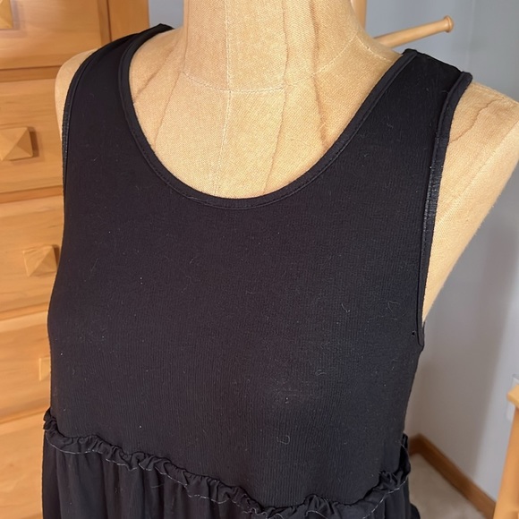 Mikey & Joey size Small black loose sleeveless top - Picture 4 of 8